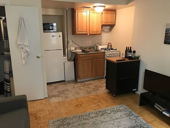 4th image of 151 W 10th St APT 6