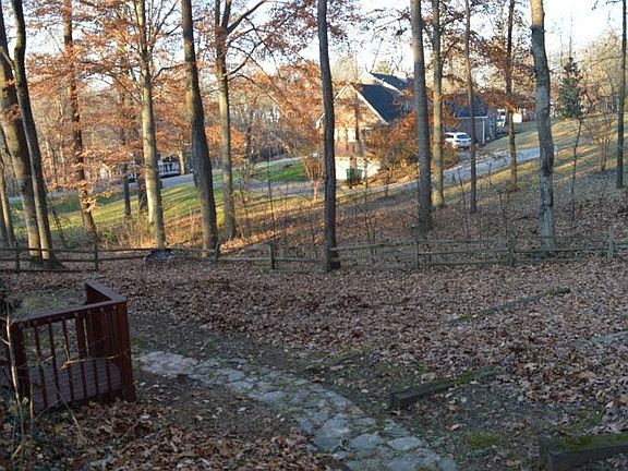 4th image of 815 Shady Bluff Trl