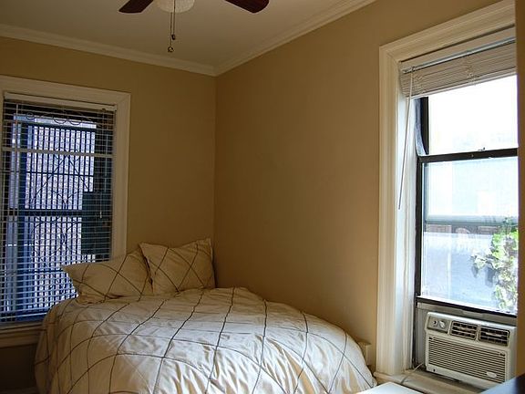 3rd image of 107 W 106th St APT 1B