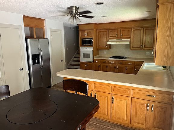 2nd image of 112 Avon Ln