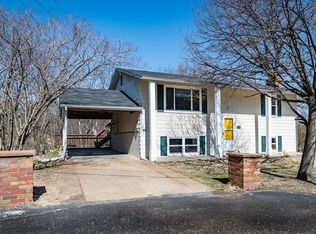 1049 Woodland Trails Dr, Fenton, MO 63026