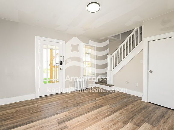 1369336_004_living_room_13655094.jpg