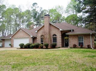 373 Greenbriar Trl, Holly Lake Ranch, TX 75765