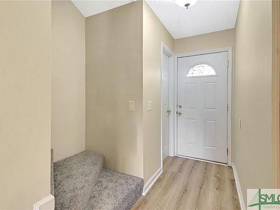 5th image of 2 Knollwood Cir