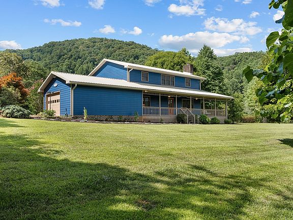 3rd image of 23 Apple Blossom Rd