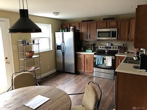 5th image of 521 Adrian Ct