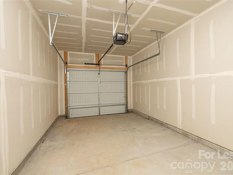 1419 Amhurst St — Photo 41