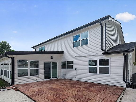 3rd image of 3860 N Deerwood Dr
