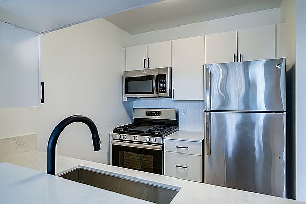 1st image of 800 Avenue Of The Americas APT 12F