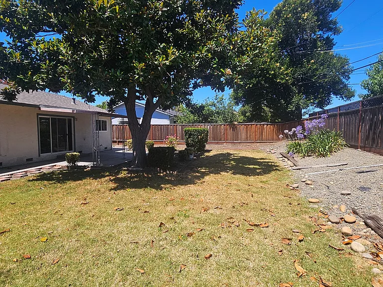 8164 Cardiff Dr — Photo 16