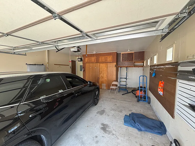 502 W 11th St — Photo 21