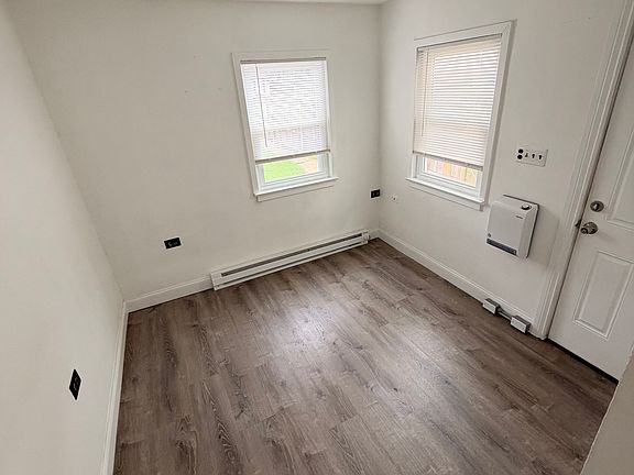 4th image of 233 Chestnut St