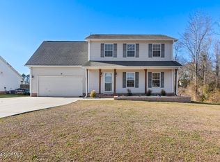 205 Traci Ct, Hubert, NC 28539