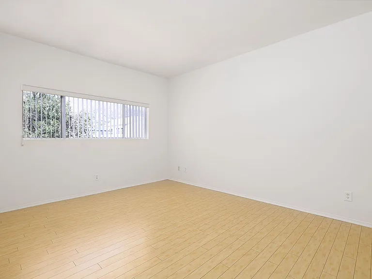 Cypress Apartments — Photo 8