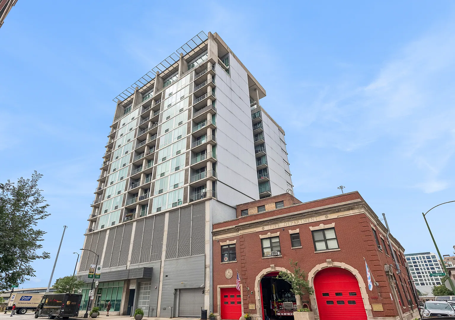2 bed, 1200 sqft, $3,200 — Photo 1
