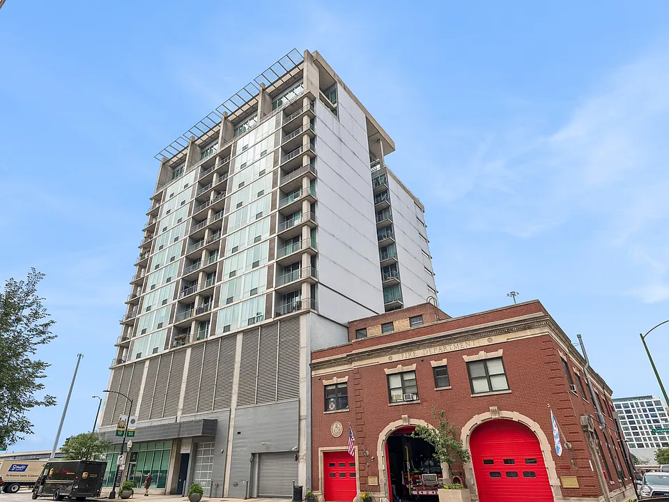 700 W Van Buren St #604