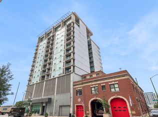 700 W Van Buren St APT 604, Chicago, IL 60607