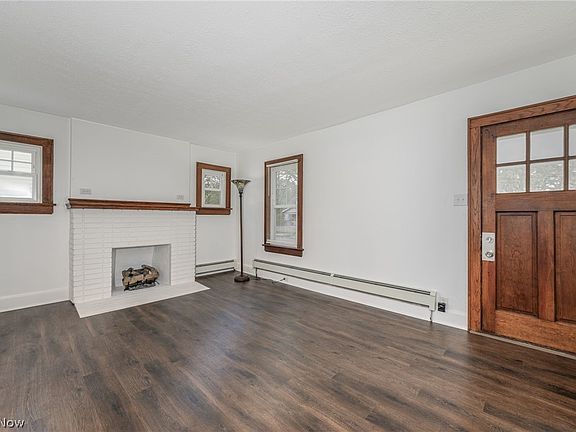 3rd image of 1364 California Ave