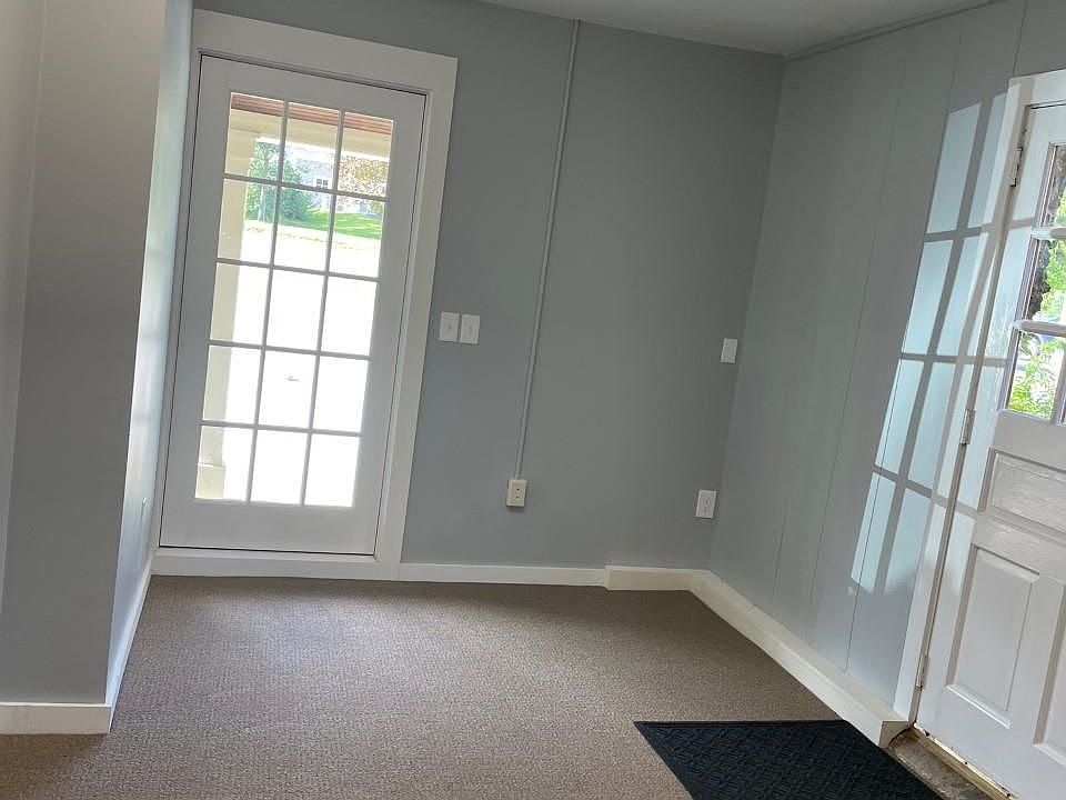 2nd image of 9 Newport Rd Suite 3