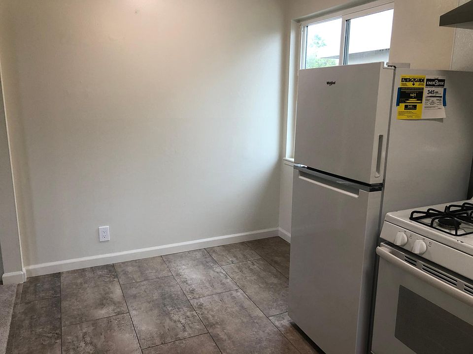 Kitchen/Nook: new paint, new water resistant floor tiles, new refrigerator