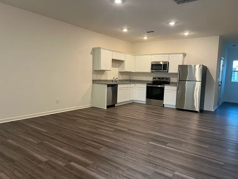 2213 Glen Crossing Dr — Photo 4