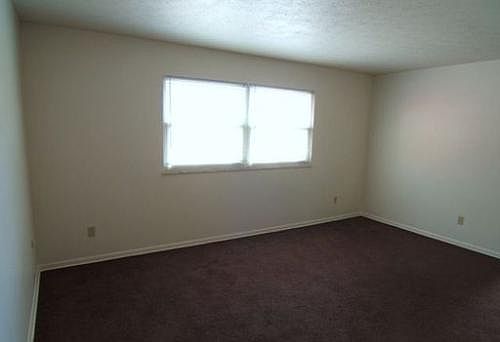 2nd image of 2085 W Broad St APT 202