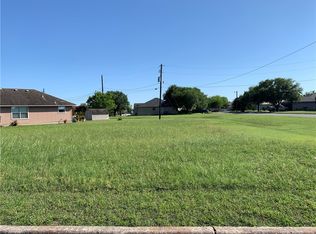 1501 S Medina St, Lockhart, TX 78644