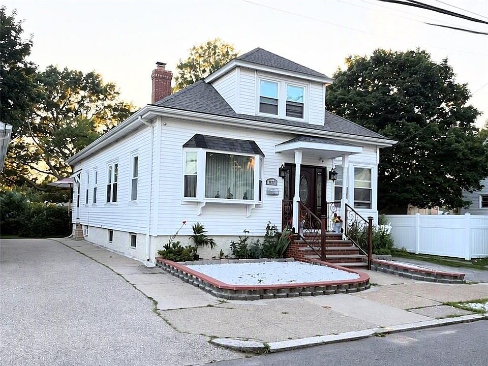 1st image of 210 Lynch St
