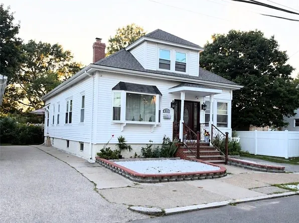 210 Lynch St, Providence, RI 02908