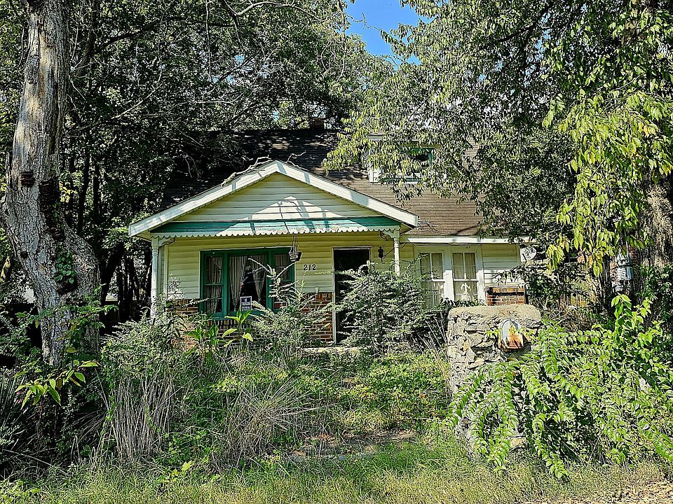 1st image of 212 Brown Pl