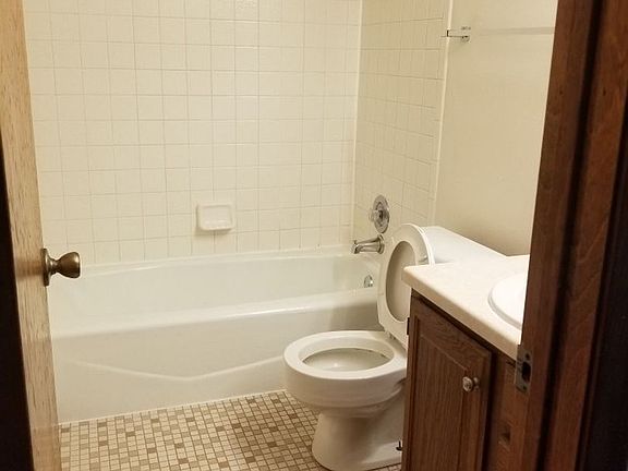 5th image of 11433 Arbor St APT 107