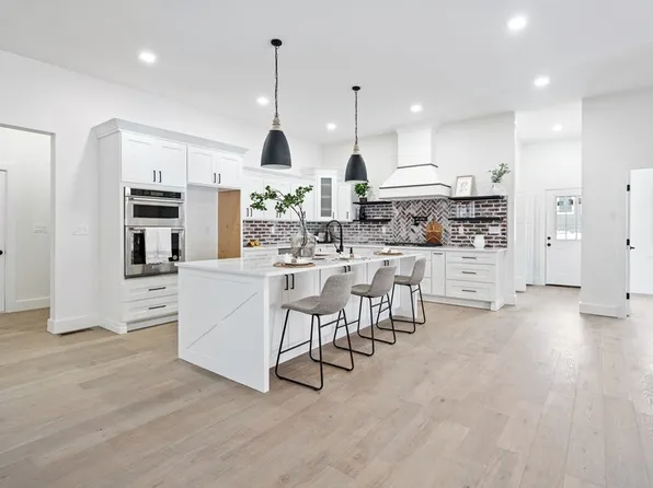 105 Seven Sister Rd, Haverhill, MA 01830