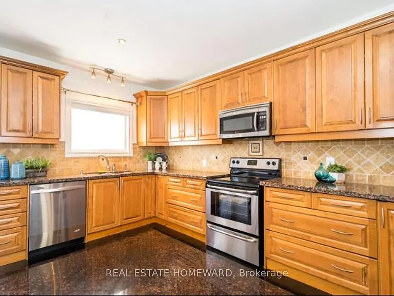 295 Gowan Ave E — Photo 4