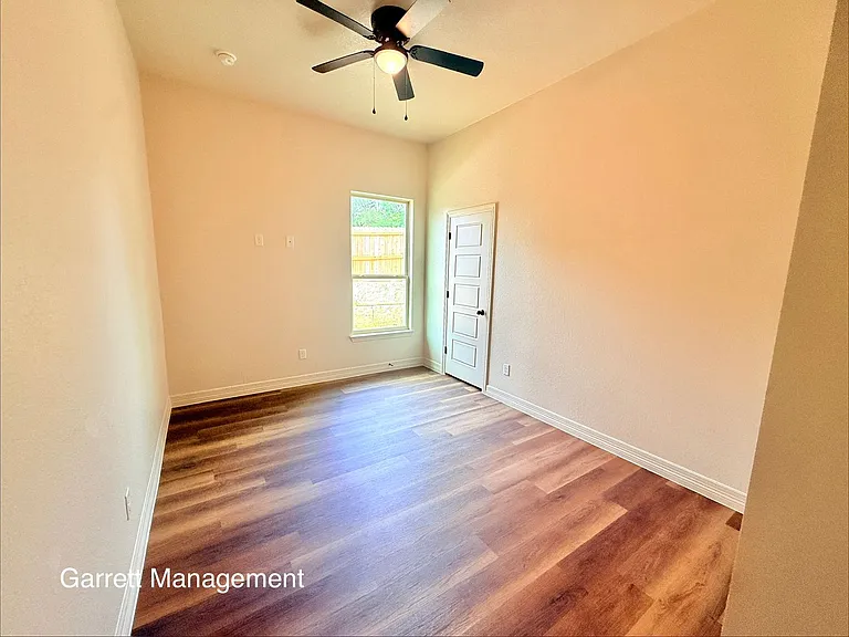 207 N Ridge St — Photo 10