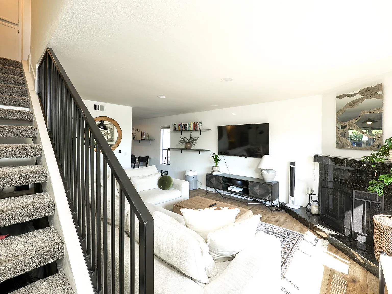2 bed, 970 sqft, $3,995 — Photo 4