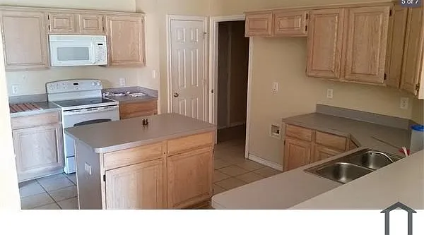 6805 Windward View Dr — Photo 2