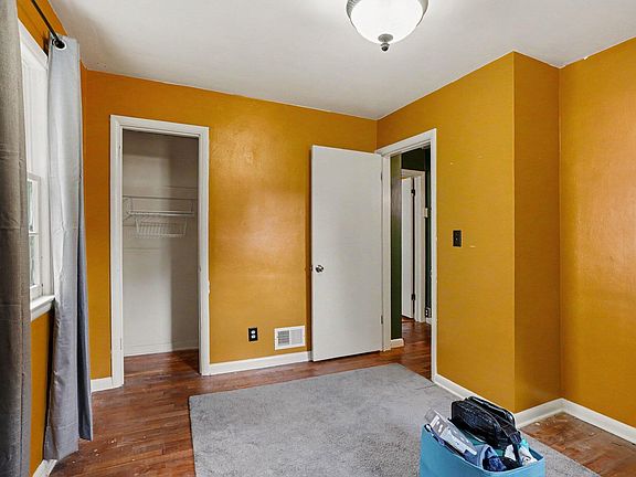 5th image of 121 N Ridgeway Dr