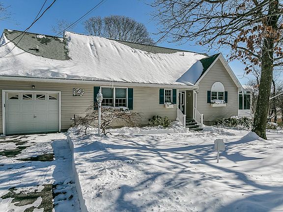 2nd image of 675 Meadow Ln
