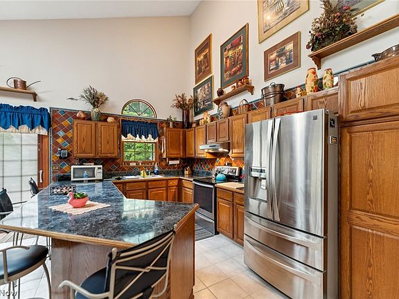 3rd image of 6545 Steinbeck Ct