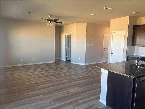 4th image of 1002 Verona Dr