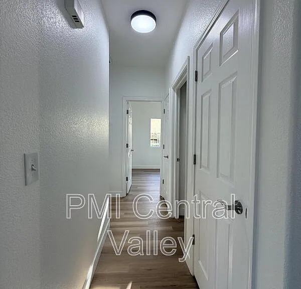 2210 Birchwood Ct — Photo 12