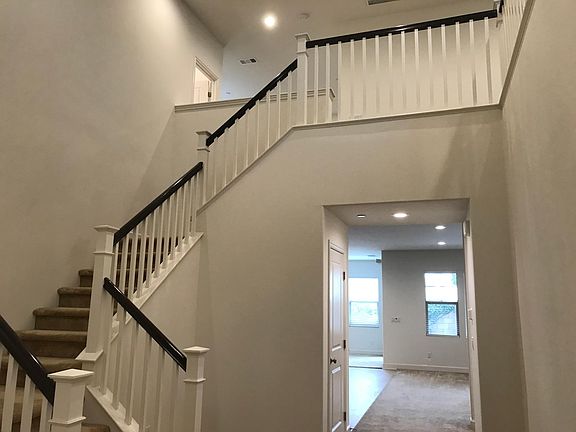 2nd image of 2814 E Agrarian St