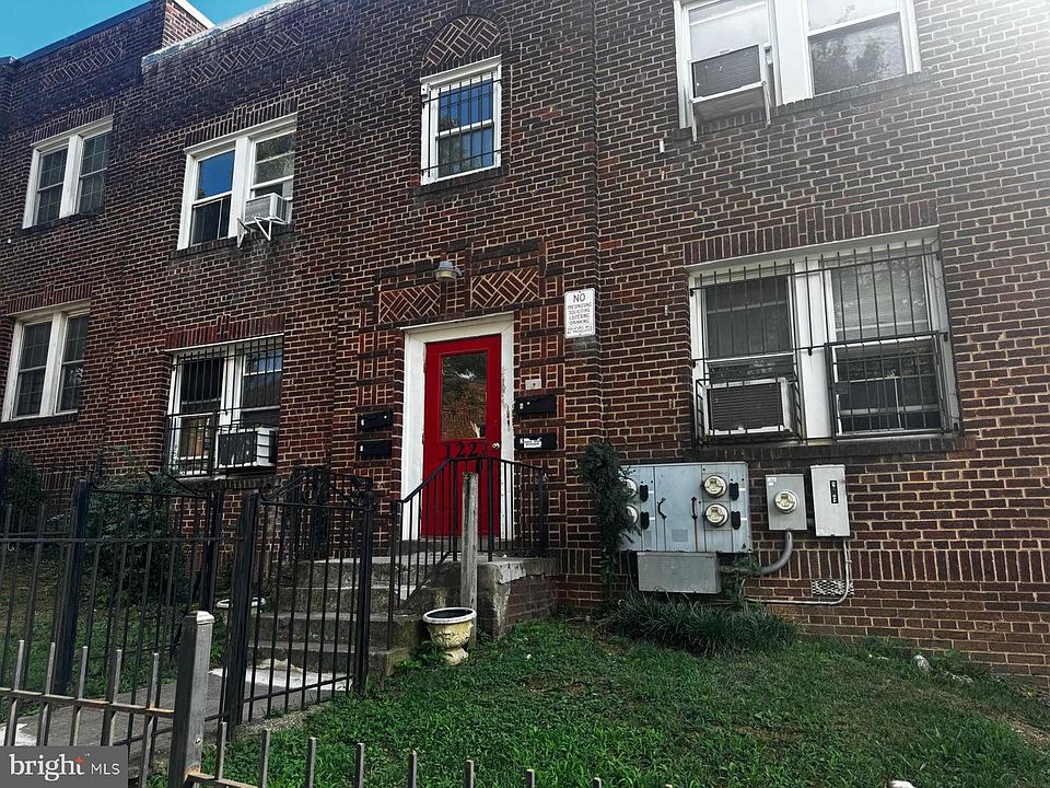 1st image of 1227 Holbrook Ter NE