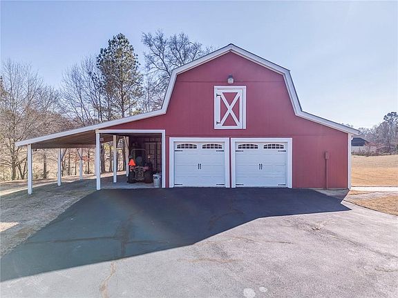 3rd image of 887 Big Springs Rd SE