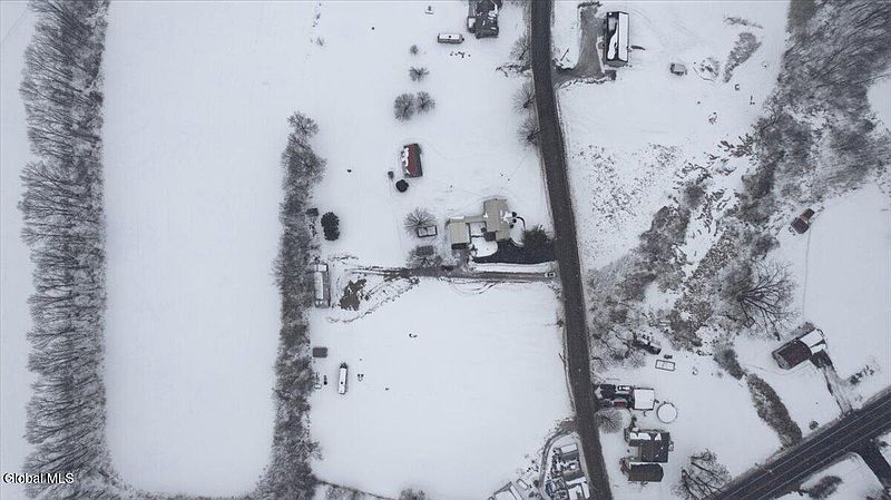 4th image of 17 Green Barn Road