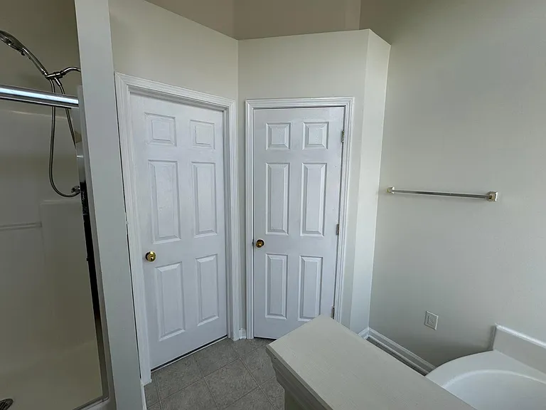 504 Thames Cir — Photo 15