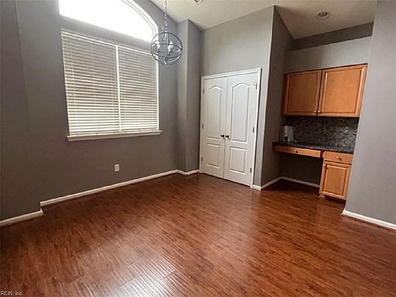 5th image of 4031 Burr Oak Pl