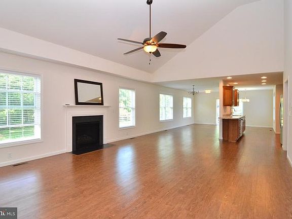 3rd image of 3 Dove Knoll Dr
