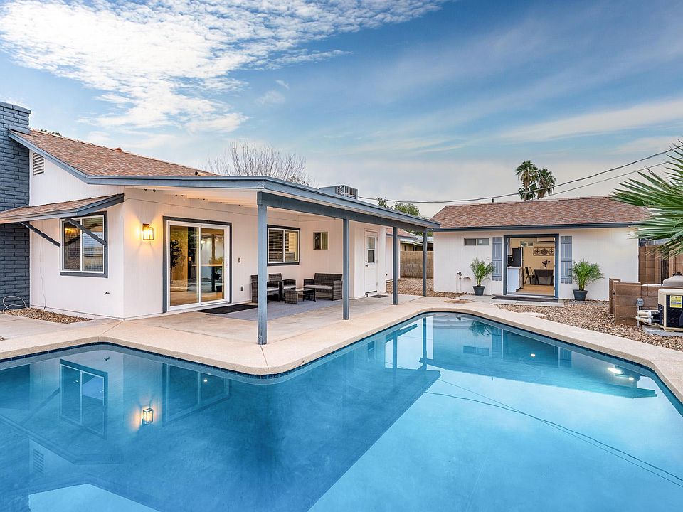 Gorgeous Heated Pool