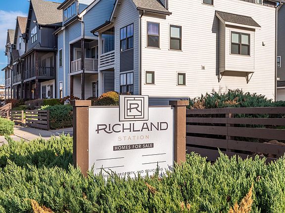 607 Centerpoint is in coveted Richland station. The HOA is covered by the landlord. HOA covers grounds maintenance, trash pickup, and mosquito spraying